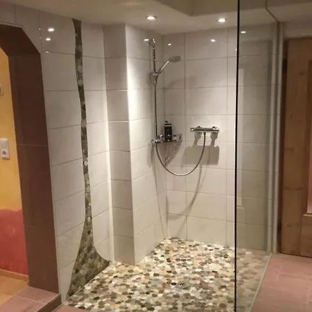 לינה וארוחת בוקר Haus Toriten